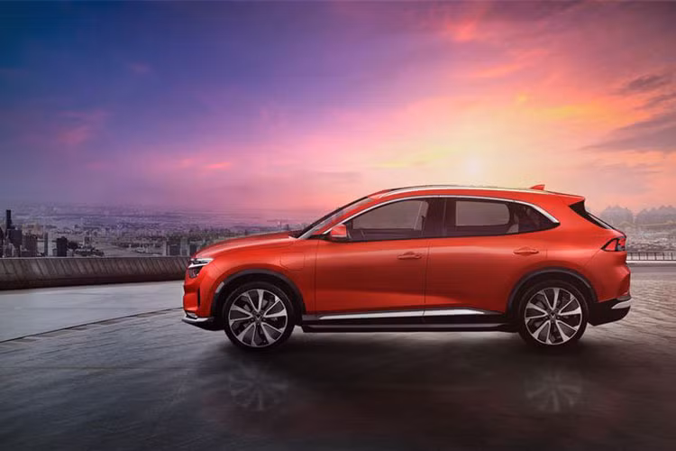 Ngoài ra, bản cao cấp của cả 3 dòng xe đều được trang bị thêm một số tính năng tự hành cấp độ 4 như tự động thiết lập bản đồ 3 chiều (duy nhất trên thị trường), cho phép tự động tìm chỗ và đỗ xe; triệu hồi xe… cùng khả năng kết nối với hệ thống giao thông và đô thị thông minh, mang đến trải nghiệm tiện nghi, an toàn và đẳng cấp cho người dùng.