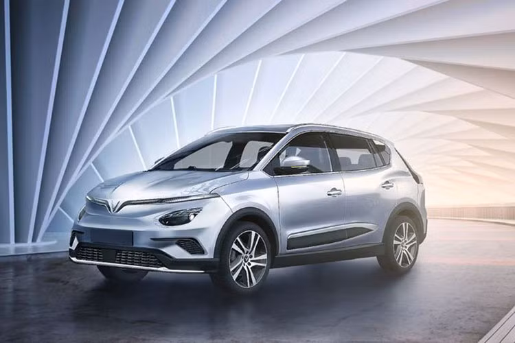 Với định hướng chiến lược là trở thành thương hiệu ôtô công nghệ cao toàn cầu, chỉ sau 3 năm đi vào hoạt động, VinFast đã nghiên cứu và phát triển thành công ba dòng xe thông minh đầu tiên là VF31, VF32, VF33, trong đó VF31 là dòng SUV cỡ vừa (Phân khúc C) và chỉ có một phiên bản xe điện thông minh Vinfast, VF32 là xe SUV cỡ trung (Phân khúc D), VF33 là xe SUV cỡ đại (Phân khúc E). VF32 và VF33 mỗi xe đều có 2 phiên bản điện và xăng.