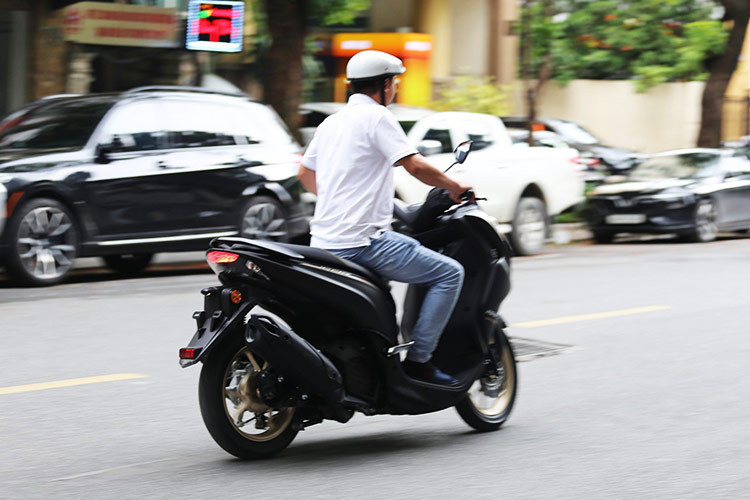 Yamaha LEXi 155 VVA tu 48,5 trieu - xe ga lai 