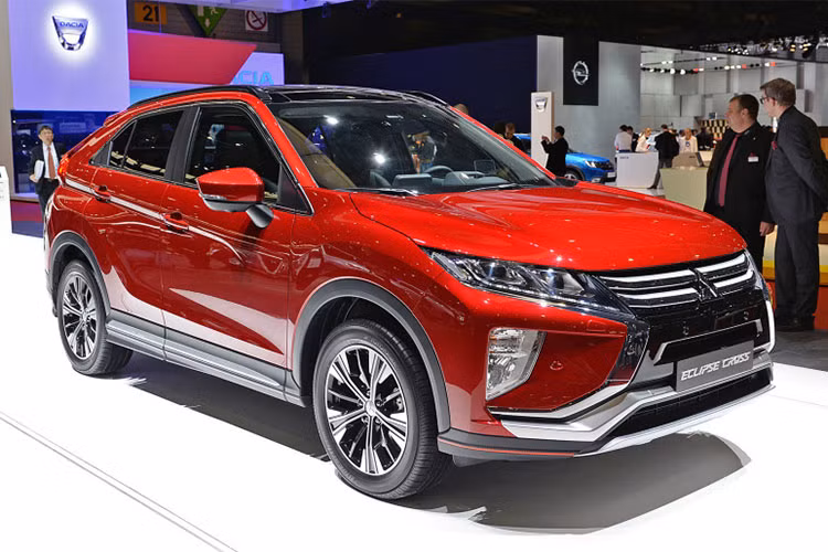 Tại Singapore, giá xe Mitsubishi Eclipse Cross mới từ SG$135,999 (tương đương 2,3 tỷ đồng) đối với biến thể cơ bản 2WD và SG$137,999 (tương đương với 2,32 tỷ đồng) với biến thể 4WD. Xe có 08 lựa chọn màu sắc ngoại thất bao gồm: Đen (Tarmac Black), đỏ (Rally Red), Xanh Dương (Octane Blue), Xám (Mercury Grey). Màu Bạc (Metallic Metal/ Alloy Silver) là màu sơn cơ bản.