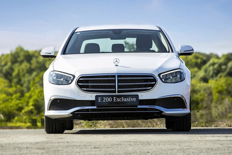 Cộng tổng ưu đãi từ cả hãng và Chính phủ, khách hàng mua xe Mercedes-Benz E-Class trong tháng 9/2024 có thể tiết kiệm được khoản chi phí ban đầu lên đến hơn 400 triệu đồng. Qua đó, giúp chi phí lăn bánh xe trở về mức thấp nhất từ đầu năm đến nay.
