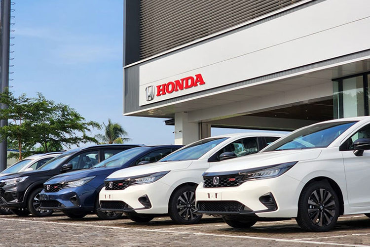  Honda Ngay ngày đầu tháng 9/2024, Honda Việt Nam đã điều chỉnh giảm giá niêm yết cho 2 dòng xe, gồm Honda CR-V và Honda City. Theo đó, giá xe Honda CR-V giảm nhiều nhất, lên tới 80 triệu đồng đối với bản G, từ 1,109 tỷ đồng xuống 1,029 tỷ. Các bản L và L AWD cùng giảm 60 triệu đồng, trở về mức lần lượt 1,099 và 1,250 tỷ đồng. 
