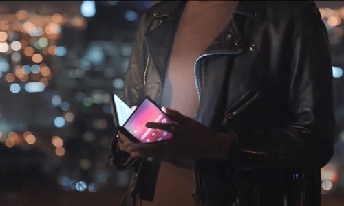 Samsung he lo ra mat smartphone man hinh gap ngay 20/2