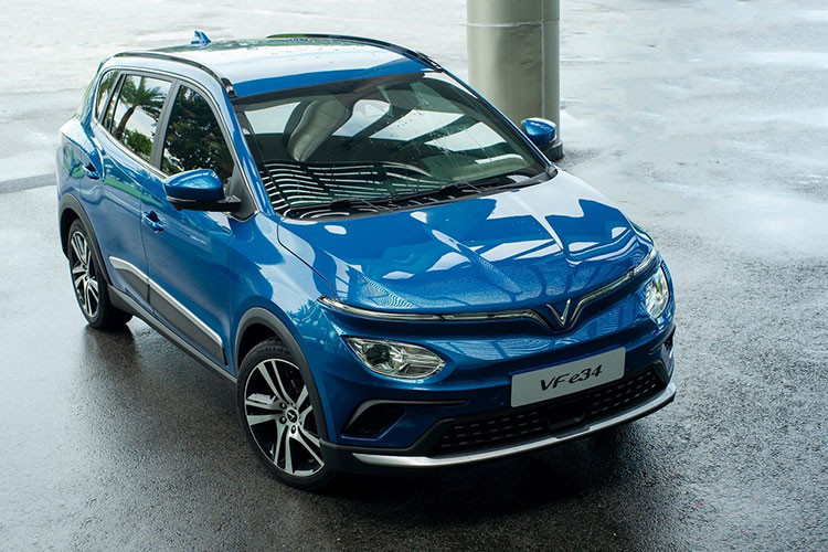 VinFast VF e34 cap nhat phan mem, lan banh gan 320km/lan sac