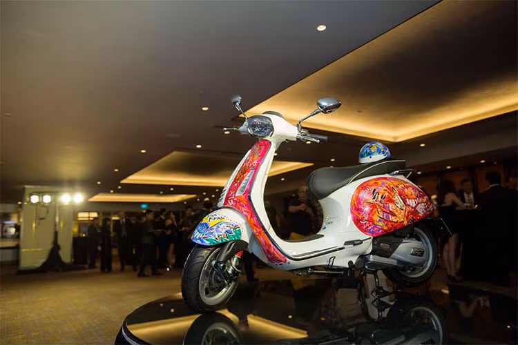 Có mặt tại thị trường Việt Nam từ năm 2014, mẫu xe tay ga Vespa Sprint được xem là thay thế cho dòng Vespa S trước đây. Xe có nhiều thiết kế giống với Primavera nhưng lại được thừa hưởng những chi tiết nam tính từ dòng Vespa S, đây cũng là chiếc scooter bánh nhỏ hợp với phái mạnh hơn so với dòng LX hay dòng Primavera điệu đà cho nữ.