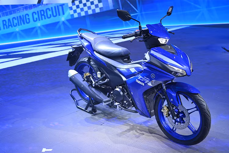 Sau nhiều lần rò rỉ hình ảnh và thông tin, Yamaha Exciter 155 VVA 2021 mới đã chính thức ra mắt thị trường Việt Nam. Đây cũng là thị trường đầu tiên trên thế giới ra mắt mẫu xe này do đó, khung sườn Exciter 155 VVA thiết kế lại hoàn toàn và có giá giá treo động cơ để phù hợp với động cơ 155 VVA.