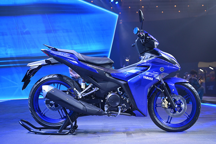 Với định hướng phát triển như một chiếc “Tiểu YZF-R1”, Yamaha Exciter 155 VVA hoàn toàn mới được nâng cấp và thay đổi nhiều chi tiết dựa trên các công nghệ đang được áp dụng trên siêu xe thể thao YZF-R1. So với đời trước, xe được lột xác hoàn toàn ở cả kiểu dáng, động cơ và trang bị. Các đường thằng, chi tiết góc cạnh ở đời cũ được thay bằng các đường cong, tạo cảm giác thanh thoát hơn Exciter 150.