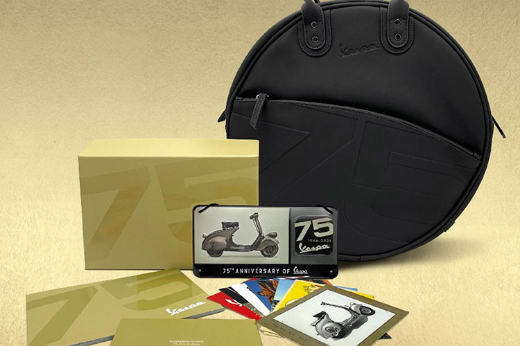 Để minh chứng cho sự liên kết chặt chẽ với thời trang cũng như di sản Vespa, phụ kiện đặc biệt đi kèm với phiên bản này là chiếc túi da tròn gợi nhớ đến những mẫu xe cổ với bánh dự phòng ở phía sau. Một chiếc túi hình bánh xe thực hiện chức năng kép của một phụ kiện xe sang trọng và một yếu tố phong cách.