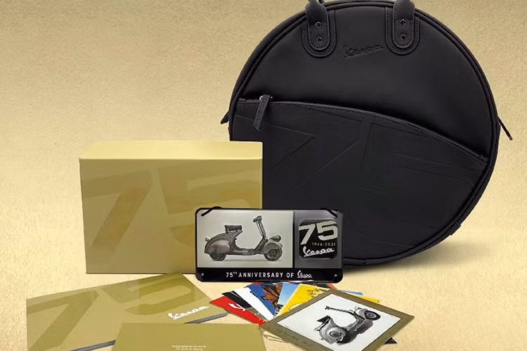 Để minh chứng cho sự liên kết chặt chẽ với thời trang cũng như di sản Vespa, phụ kiện đặc biệt đi kèm với phiên bản này là chiếc túi da tròn gợi nhớ đến những mẫu xe cổ với bánh dự phòng ở phía sau. Một chiếc túi hình bánh xe thực hiện chức năng kép của một phụ kiện xe sang trọng và một yếu tố phong cách.