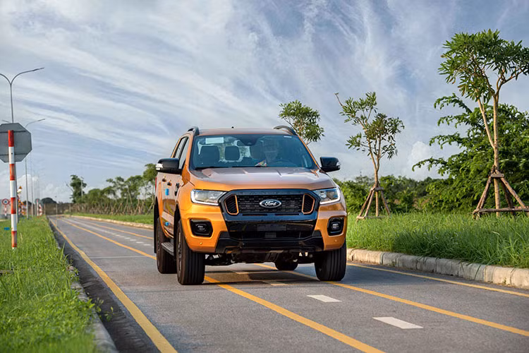 Ford Ranger tai Viet Nam dang 