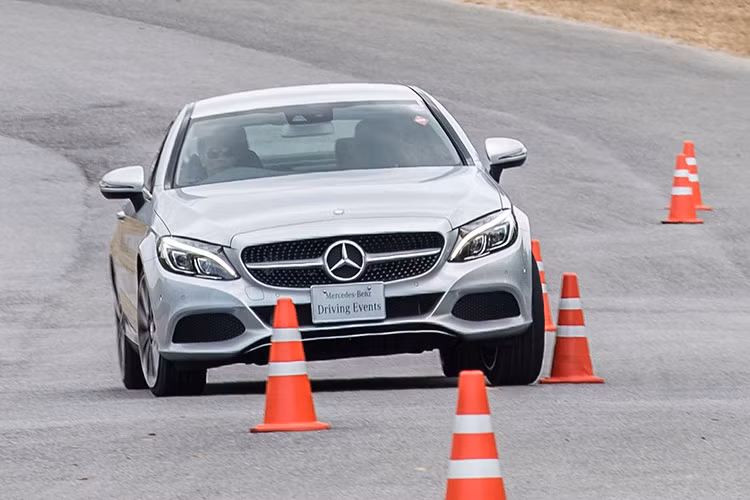 MBDA 2018 được kỳ vọng sẽ huấn luyện và cấp chứng chỉ cho hơn 600 khách hàng và khách mời. Hãng lốp cao cấp Michelin sẽ tiếp tục đồng hành cùng Học viện lái xe An toàn Mercedes-Benz 2018 với những chiếc lốp bám đường và đáng tin cậy.