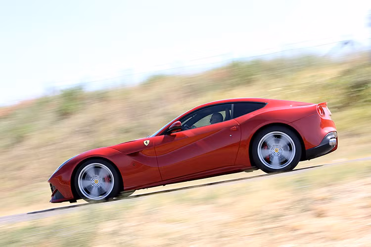 Siêu xe SG50 F12 Berlinetta có khả năng tăng tốc lên 100 km/h trong khoảng thời gian 3.1 giây. 