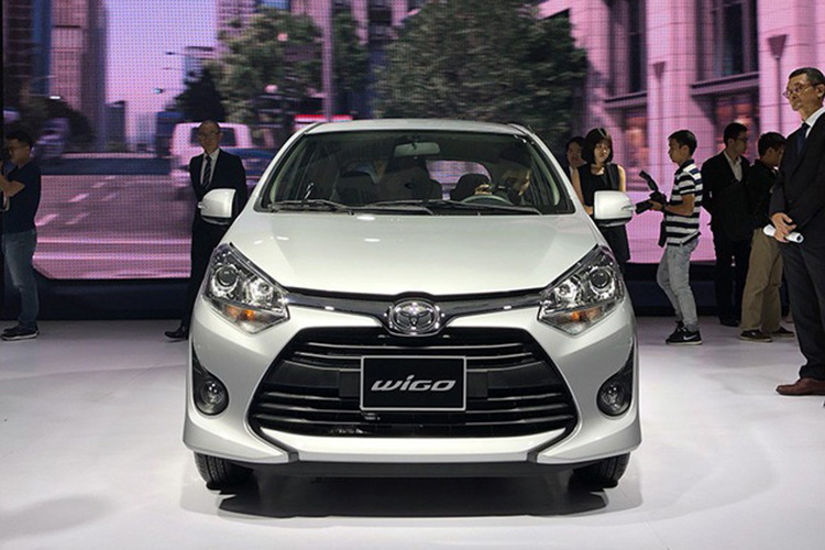 Tiếp tới, tại các đại lý của Toyota, mẫu Toyota Wigo giảm giá từ 10 - 16 triệu đồng. Chương trình giảm giá này được áp dụng theo hình thức trừ thẳng tiền mặt vào giá bán. Như vậy, giá bán của Toyota Wigo sẽ dao động trong khoảng từ 335 - 395 triệu đồng, thay vì giá niêm yết 345 - 405 triệu đồng.