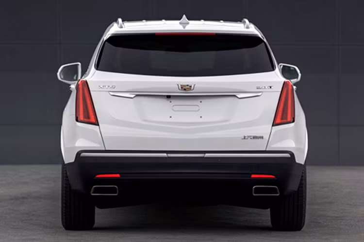 Tương tự hai người anh em CT5 và CT6, Cadillac XT5 2020 sẽ có các biến thể: Luxury và Sport, trong đó những chiếc Luxury sẽ được nhấn mạnh bởi những chi tiết màu Galvano trên thân xe, còn bản Sport lại đi kèm với các điểm nhấn màu đen bóng để tôn lên vẻ thể thao. 