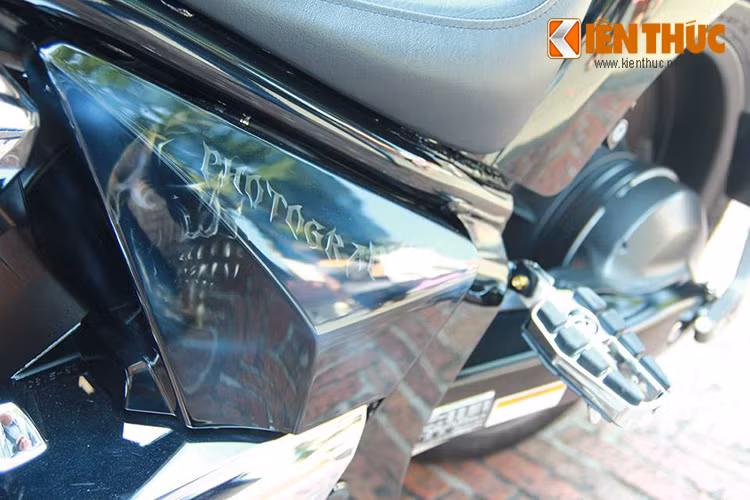 Chiếc xe độ ấn tượng này là của một nhiếp ảnh gia tại TP HCM. Có thể thấy rõ dấu ấn của chủ xe trên một số chi tiết.