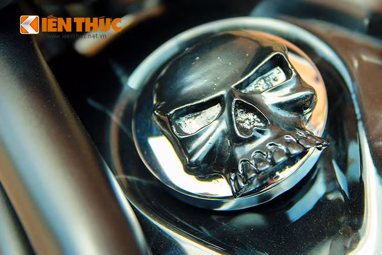Nắp bình xăng cũng được độ theo phong cách, cá tính riêng.