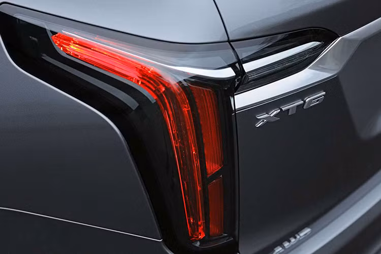 Trong khi đó, các hệ thống như điều khiển hành trình thích ứng (Adaptive Cruise Control), hỗ trợ nhìn đêm (Night Vision), camera quan sát xung quanh, màn hình hiển thị thông tin trên kính lái (Head-up Display),... sẽ là tùy chọn.