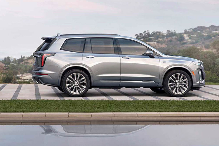 Mẫu xe Cadillac XT6 2020 mới sở hữu thiết kế ấn tượng, phần đầu xe nổi bật với lưới tản nhiệt lấy cảm hứng từ phong cách V-Series, cụm đèn pha và đèn hậu LED. 02 phiên bản Premium Luxury và Sport sẽ có một chút khác biệt khi bản Luxury mang mang hơi hướng sang, còn bản Sport trông ‘’ngầu’’ hơn với lưới tản nhiệt hay nẹp cửa sổ sơn đen,...