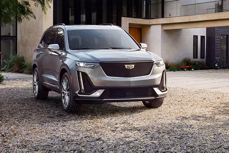 Phân khúc xe gầm cao SUV/ Crossover ngày càng được ưa chuộng, chính vì thế để đáp ứng nhu cầu tăng cao của khách hàng - hãng xe sang Cadillac đã cho ra đời nhiều sản phẩm mới như: XT5 (2016), XT4 (2018) và mới nhất là XT6 (2019) bổ sung vào ‘’đội hình’’ xe gầm cao của mình