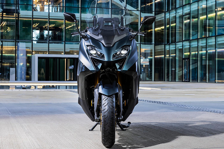 Hệ thống chiếu sáng trên xe hoàn toàn bằng bóng LED. Cụm đồng hồ điều khiển của xe loại kỹ thuật số, với màn hình TFT tiên tiến, cung cấp các thông tin quan trọng cho lái xe, dễ đọc và dễ hiểu.