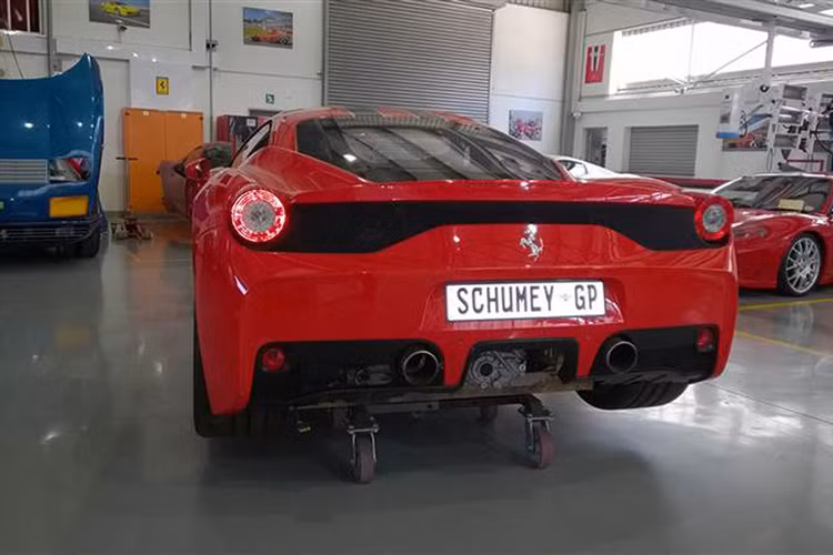 Hiện tại, mức giá khởi điểm để đấu giá siêu xe này đã lên đến 70 nghìn Euro (khoảng 1,7 tỷ đồng). Tại thị trường nước ngoài, một chiếc Ferrari 458 Speciale mới có giá bán vào khoảng 298 nghìn USD, tương đương gần 7 tỷ đồng.