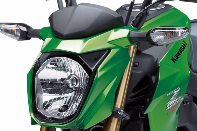 Xe sở hữu bình xăng dung tích 7,4 lít, cặp phuộc trước hành trình ngược với đường kính 30 mm, giảm xóc đơn phía sau, hệ thống đèn pha theo kiểu Streetfighter sử dụng đèn halogen và hai đèn báo rẽ tách rời được đặt phía trên, đèn hậu dạng LED.