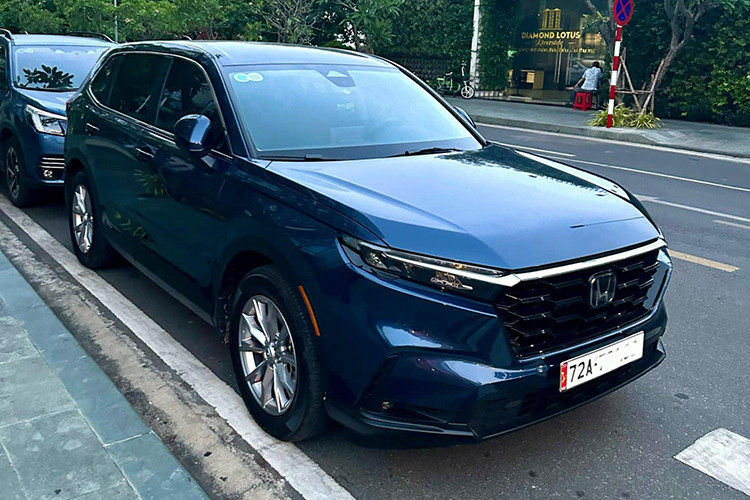 Dạo quanh thị trường xe cũ hiện nay, người dùng có rất nhiều lựa chọn những dòng xe lướt với các mức giá hấp dẫn khác nhau. Đối với Honda CR-V tại Việt Nam, hiện có đa dạng các đời sản xuất phù hợp với nhu cầu tài chính của nhiều khách hàng.