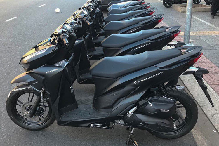 Honda Vario 150 2018 mới về Việt Nam vẫn được trang bị động cơ eSP 150 phân khối làm mát bằng chất lỏng, phun xăng điện tử và tích hợp công nghệ Idling Stop System như đời cũ. Mẫu xe ga này có công suất tối đa 13,1 mã lực tại vòng tua máy 8.500 vòng/phút và mô-men xoắn cực đại 13,4 Nm tại 5.000 vòng/phút.