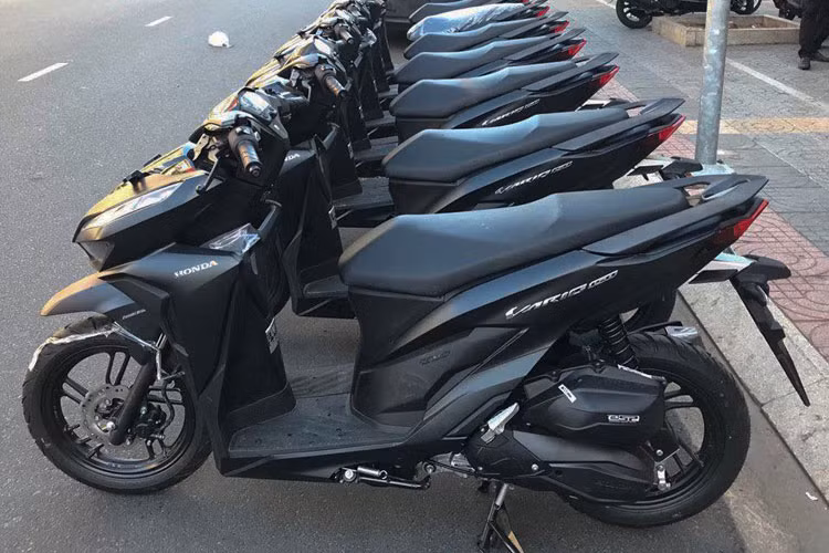 Honda Vario 150 2018 mới về Việt Nam vẫn được trang bị động cơ eSP 150 phân khối làm mát bằng chất lỏng, phun xăng điện tử và tích hợp công nghệ Idling Stop System như đời cũ. Mẫu xe ga này có công suất tối đa 13,1 mã lực tại vòng tua máy 8.500 vòng/phút và mô-men xoắn cực đại 13,4 Nm tại 5.000 vòng/phút.