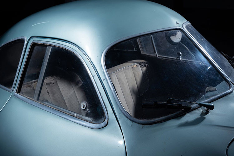 Tập đoàn Volkswagen đã ủy quyền ba phiên bản đua cự li dài đặc biệt của KdF-Wagen tới cùng một đội ngũ thiết kế mà sau này sẽ tạo nên siêu phẩm Porsche 356. Ba chiếc xe đã được chế tạo ở Reutter Works bên kia đường từ Zuffenhausen.