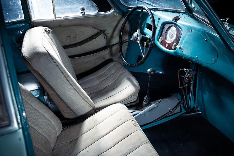 Khi chiếc đầu tiên trong tổng số ba chiếc được hoàn thành, chiến tranh đã chính thức nổ ra và nó đã trở thành tài sản của German Labor Front. Tuy nhiên, Ferry Porsche trẻ tuổi đã không từ bỏ và ông ấy đã tiếp tục hoàn thiện hai chiếc xe còn lại, sử dụng chúng là xe thử nghiệm đối với Porsche, biến Type 64 trở thành mắt xích liên kết với Beetle và 356. 