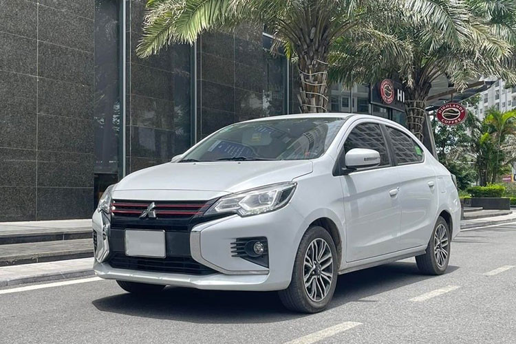 Song song với việc cập nhật thêm các trang bị tiện nghi, Mitsubishi Attrage thế hệ mới cũng được bổ sung thêm hàng loạt hệ thống an toàn hỗ trợ người lái tối đa như: Hệ thống cân bằng điện tử ASC, hệ thống khởi hành ngang dốc HAC, hệ thống hỗ trợ lực phanh khẩn cấp BA và chức năng nhắc cài dây an toàn cho hàng ghế trước. 