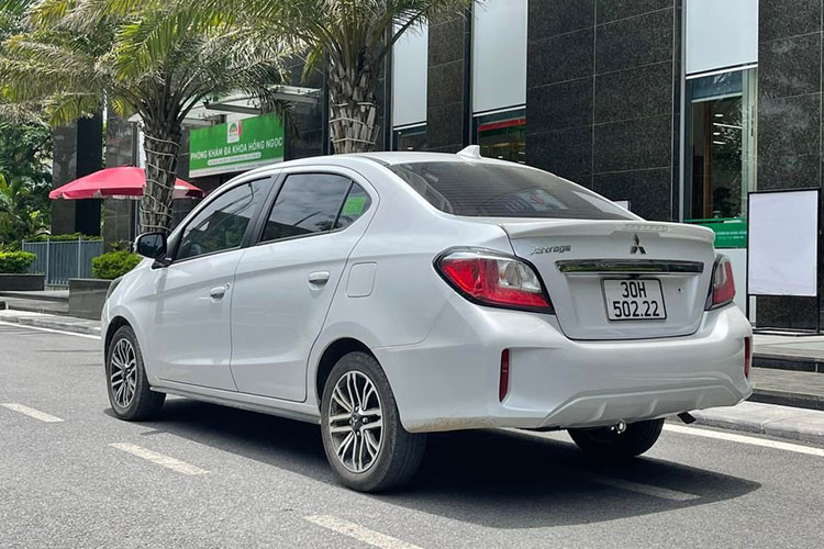 Giá xe Mitsubishi Attrage CVT 2022 niêm yết ở mức 465 - 490 triệu đồng, cộng thêm chi phí lăn bánh, người mua phải chi tổng tiền sở hữu khoảng 514 - 571 triệu đồng tùy phiên bản, tùy địa phương đăng ký biển số.