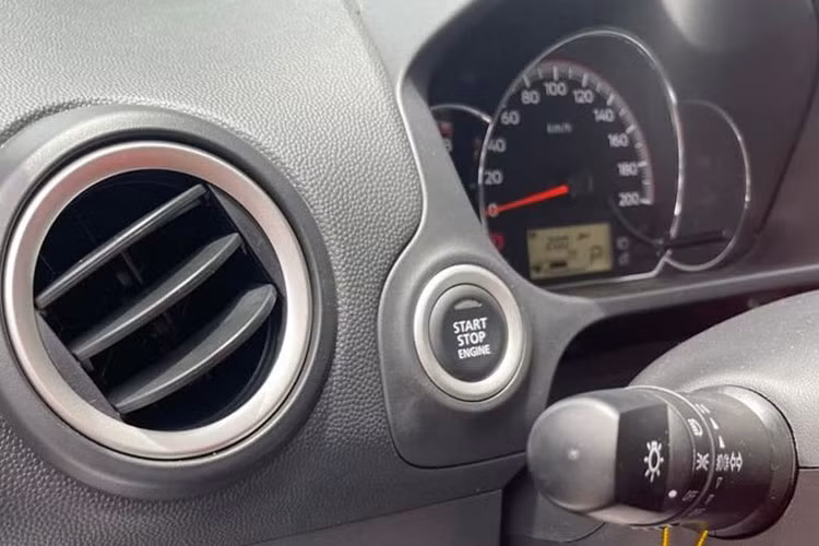 Khảo sát thị trường mua bán xe Mitsubishi Attrage cũ, sau khoảng 1 năm sử dụng dòng xe trên chỉ rớt khoảng 7,8%giá trị xe trong khi các dòng xe thông thường khác "bay" khoảng 15% giá trị xe mới.