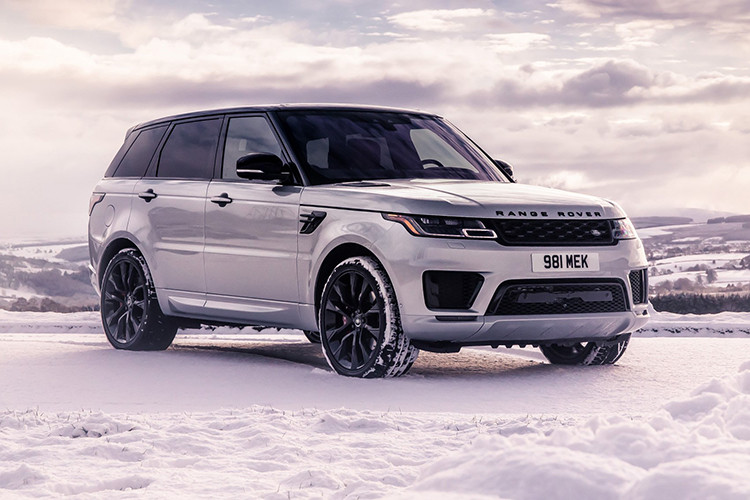 Range Rover SVAutobiography mới có giá 209.495 USD. Sức mạnh của Land Rover Range Rover SVAutobiography đến từ khối động cơ V8 siêu nạp với dung tích 5.0L, 565 mã lực, mô-men xoắn cực đại 700 Nm. Hộp số tự động 8 cấp. Thời gian tăng tốc từ 0-100 km/h trong 5,5 giây, tốc độ tối đa 225 km/h.