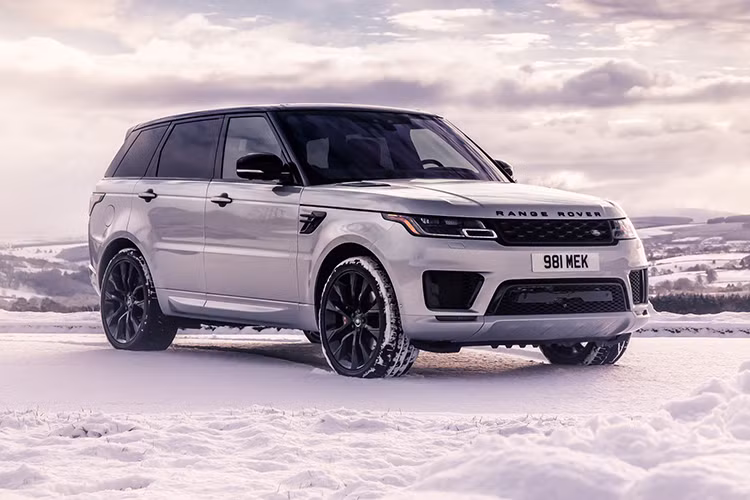 Range Rover SVAutobiography mới có giá 209.495 USD. Sức mạnh của Land Rover Range Rover SVAutobiography đến từ khối động cơ V8 siêu nạp với dung tích 5.0L, 565 mã lực, mô-men xoắn cực đại 700 Nm. Hộp số tự động 8 cấp. Thời gian tăng tốc từ 0-100 km/h trong 5,5 giây, tốc độ tối đa 225 km/h.