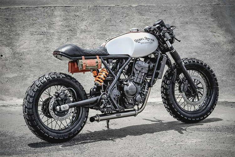 Honda Rebel 300 sử dụng động cơ 1 xylanh DOHC phun nhiên liệu điện tử, làm mát bằng dung dịch, động cơ chia sẻ từ chiếc CBR300R. Công suất tối đa khoảng 31 mã lực tại 9.500 vòng/phút và mô-men xoắn cực đại 25,1 Nm tại 7.500 vòng/phút. Xe sử dụng hộp số 6 cấp.