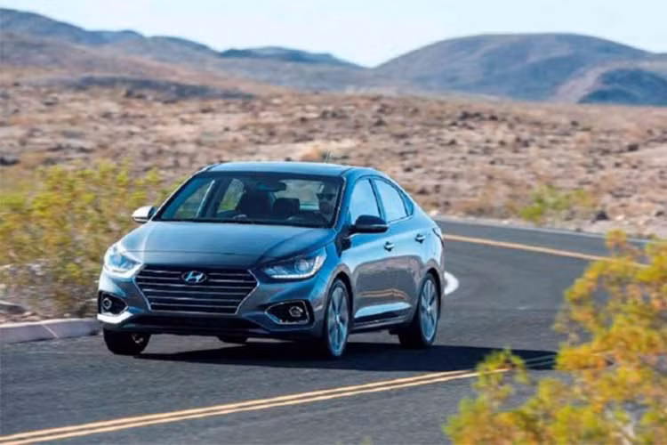 Hyundai Accent mới đang bán ra tại Ấn Độ với nhiều phiên bản khác nhau, đi kèm mức giá dao động từ 799.900 INR – 1.261.900 INR (tương đương từ 279 triệu đồng đến 440 triệu đồng). Đây được xem là đối thủ của Toyota Vios, Honda City hay Ford Fiesta...