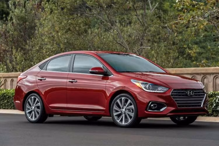 Trong vòng 6 tháng kể từ khi ra mắt phiên bản mới vào tháng 8/2017, mẫu xe Hyundai Accent 2018 đã gặt hái được thành công vang dội về doanh số tại thị trường Ấn Độ với hơn 25.800 xe được chuyển đến tay người tiêu dùng. Riêng tháng 1/2018, Accent đã xuất sắc đạt doanh số 4.601 xe, vượt mặt đối thủ “sừng sỏ” Honda City với doanh số 3.968 chiếc.