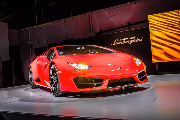 Tại thị trường châu Âu, Lamborghini đã bắt đầu mở đơn đặt hàng cho "siêu bò" Huracan LP580-2. Hiện nó đang được đưa ra mức giá dự kiến khoảng 150.000 Euro.