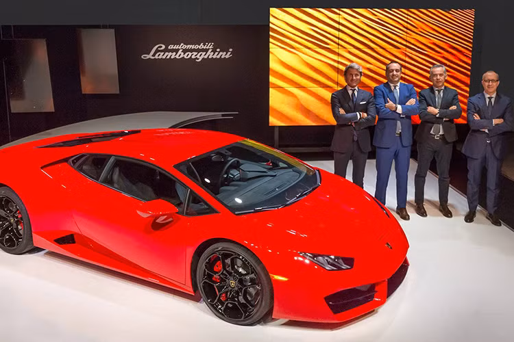 Về thiết kế, mẫu siêu xe Lamborghini Huracan LP580-2 vừa ra mắt có ngaoij hình gần như y hệt bản LP610-4 trước đây, với sự khác biệt chỉ nằm ở cản trước, cản sau và mâm xe.