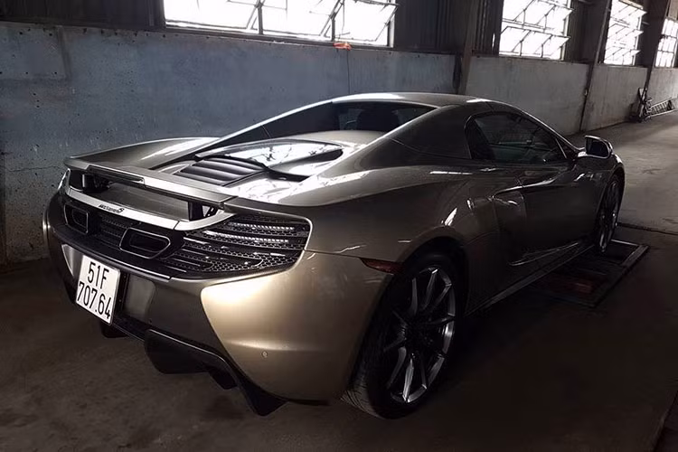 Về cơ bản, phiên bản đặc biệt được sản xuất giới hạn này không thay đổi kiểu dáng cũng như công suất động cơ. Tuy nhiên nhiều chi tiết ngoại thất và nội thất được bọc carbon nhằm giảm trọng lượng và trông đắt tiền hơn.