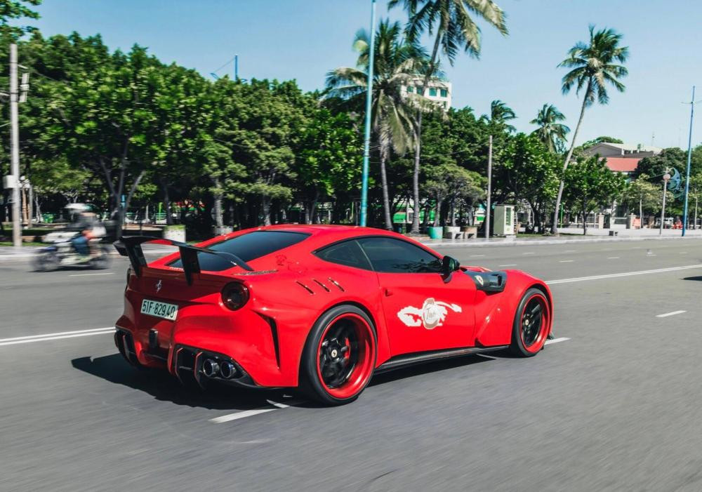 Ferrari F12 Berlinetta độ body kit Duke Dynamics không được nâng cấp ở động cơ mà chủ yếu vẫn là ngoại thất, "trái tim" của "siêu ngựa" vẫn là động cơ V12, dung tích 6.3 lít, sản sinh công suất tối đa 730 mã lực tại vòng tua máy 8.250 vòng/phút và mô-men xoắn cực đại 690 Nm.