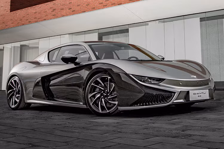 Thành lập từ năm 2003 tại Bắc Kinh với mục tiêu phát triển và cung cấp các sản phẩm công nghệ dành cho xe hơi, CH Auto không được nhiều người yêu xe biết đến. Mặc dù vậy, khi nhận thấy tiềm năng của xe điện, CH Auto đã quyết định đầu tư để mở ra một thương hiệu xe thể thao riêng có tên gọi Qiantu và mới đây nhất là siêu xe điện Qiantu K50.