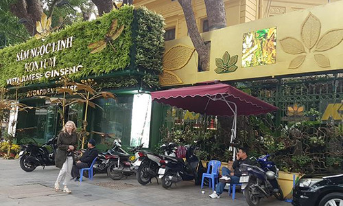 Dat vang cong so, hang quan bua vay: Thong tin hop dong thue bi bung bit