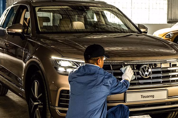  Volkswagen Touareg 2019 mới thiết lập một chuẩn mực mới về sản phẩm của thương hiệu Volkswagen, mặc dù được phát triển trên cấu trúc MLB ứng dụng trên Porsche Cayenne, nhưng VW khẳng định chi tiết duy nhất ở ngoại thất mà Touareg chia sẻ với Cayenne là kính chắn gió trước.