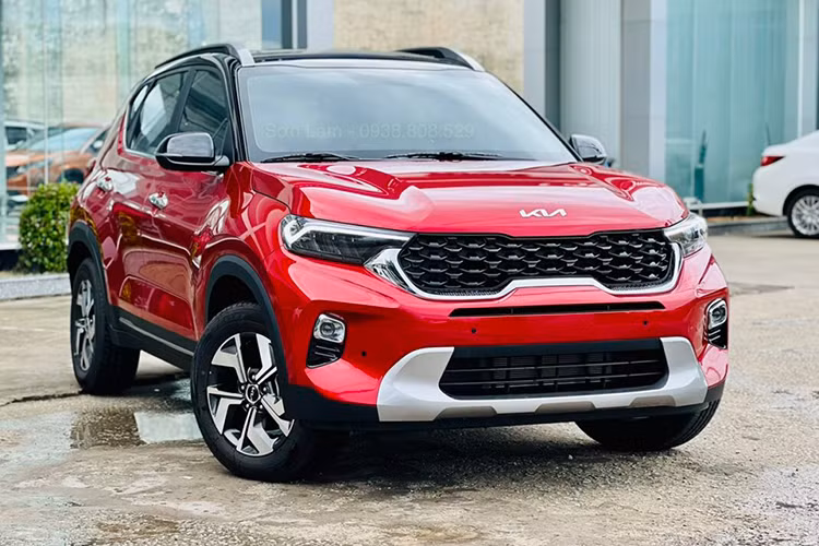 Mẫu xe cỡ nhỏ của KIA có doanh số trong tháng 2/2024 là 428, giảm 48% so với tháng 1/2024 (với 710 chiếc). KIA Sonet được Thaco KIA ra mắt vào cuối năm 2021 và gặt hái được khá nhiều thành công từ đó đến nay. Sau nhiều đợt điều chỉnh, Kia Sonet hiện có 3 phiên bản tại Việt Nam, giá từ 519 - 574 triệu đồng. 