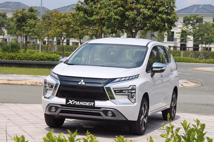 Với doanh số tháng 2/2024 la 641 xe, Mitsubishi Xpander đã giảm tới 50% so với tháng trước (với 1.285 xe). Kết quả này khiến cho Xpander tụt xuống vị trí thứ 2. Mitsubishi Xpander phiên bản nâng cấp mới xuất hiện từ tháng 6/2022, được phân phối với 4 phiên bản là MT, AT, AT Premium và Xpander Cross, đều sử dụng động cơ 1.5L.
