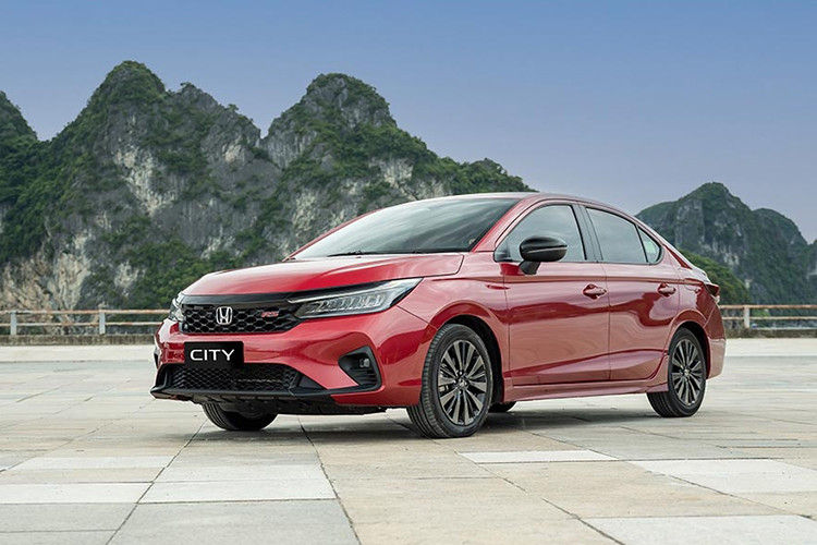 Trong tháng 2 vừa qua, Honda City bán ra thị trường được 640 tăng 32% so với trước. Doanh số này giúp City tăng lên vị trí thứ 3, tăng 7 bậc so với tháng trước. Honda City hiện có 3 phiên bản, lắp ráp tại Việt Nam, giá bán từ 529 - 599 triệu đồng.