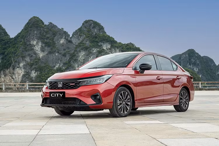 Trong tháng 2 vừa qua, Honda City bán ra thị trường được 640 tăng 32% so với trước. Doanh số này giúp City tăng lên vị trí thứ 3, tăng 7 bậc so với tháng trước. Honda City hiện có 3 phiên bản, lắp ráp tại Việt Nam, giá bán từ 529 - 599 triệu đồng.